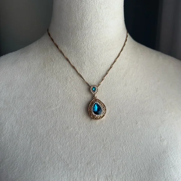 Faceted Blue and Gold Teardrop Pendant Necklace on Twisted Chain - Picture 11 of 16